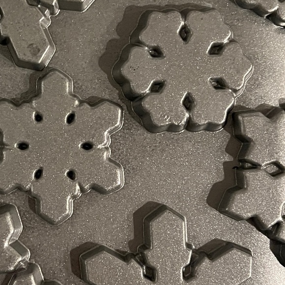 NORDIC WARE Snowflake baking pan NWOT - Picture 6 of 9
